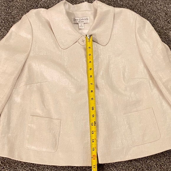 Woman's Suit - Picture 4 of 12